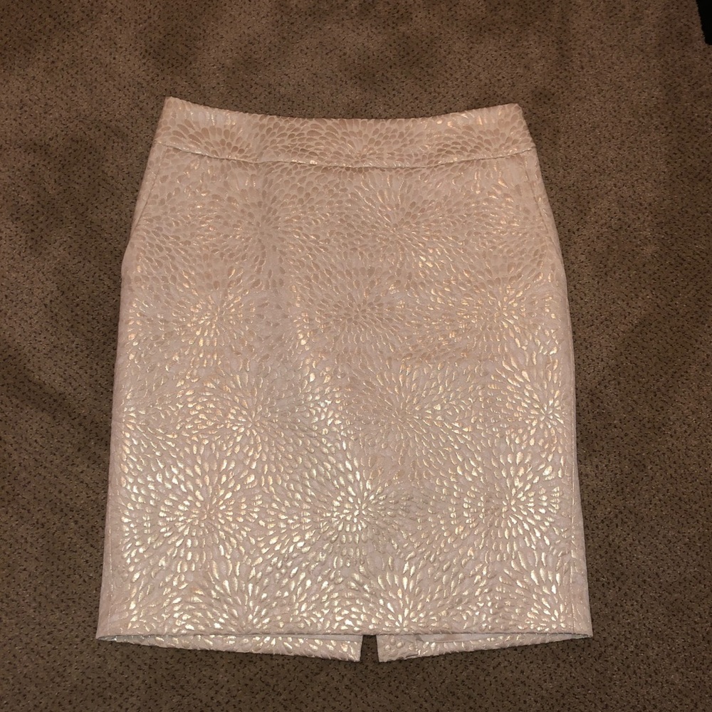 Women’s Loft Ivory skirt with design size 4